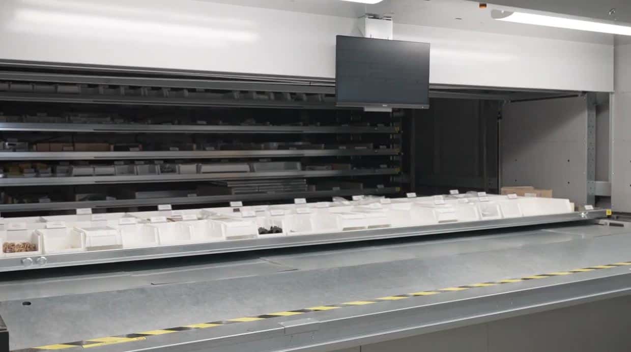 trays with parts storage in ABB case study of White Systems and SencorpWhite VLM