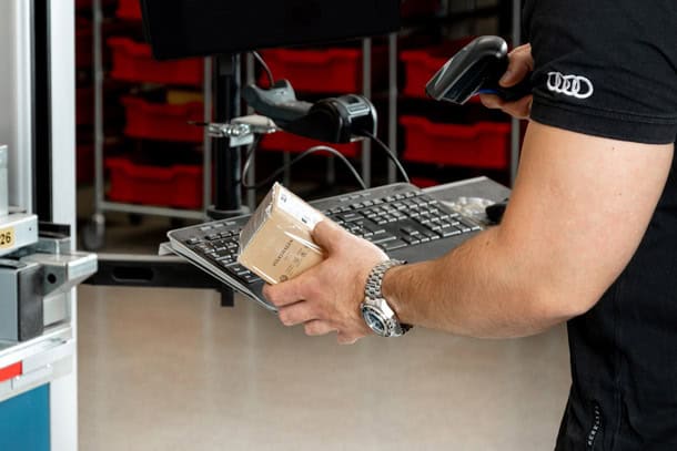 barcode scanner on vertical lift module